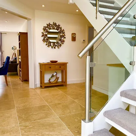 Luxurious 4 Bedroom New England Style - Trewhiddle V9 Vakantiehuis