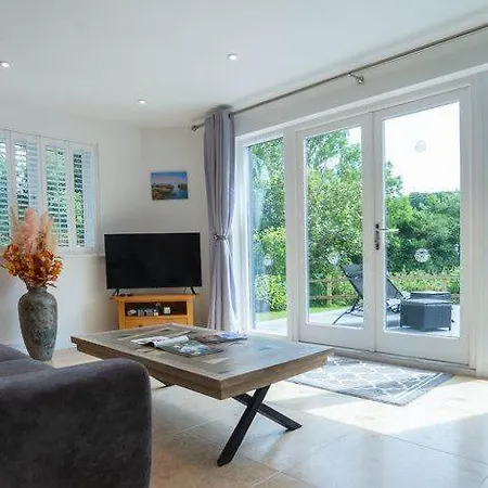 Vakantiehuis Luxurious 4 Bedroom New England Style - Trewhiddle V9