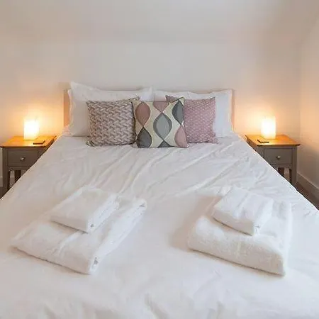Luxurious 4 Bedroom New England Style - Trewhiddle V9 Vakantiehuis