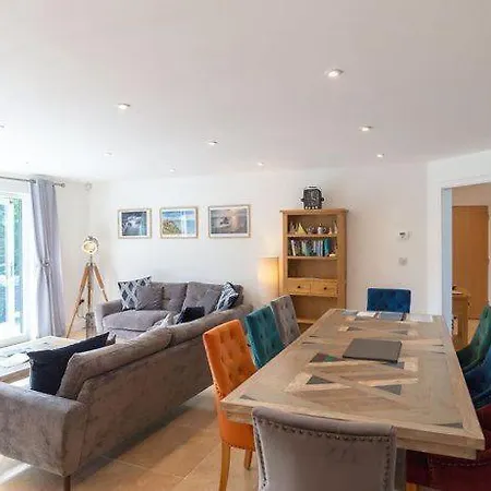Luxurious 4 Bedroom New England Style - Trewhiddle V9 Vakantiehuis