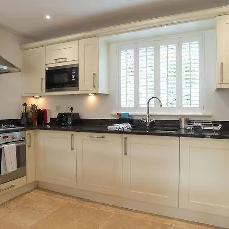 Vakantiehuis Luxurious 4 Bedroom New England Style - Trewhiddle V9
